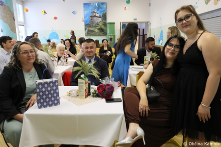 Devetošolci Osnovne šole 27. julij Kamnik naše zgodbe se ne končajo – postanejo le spomini (2)